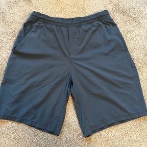 Lululemon 9” Pace breaker shorts with liner size medium